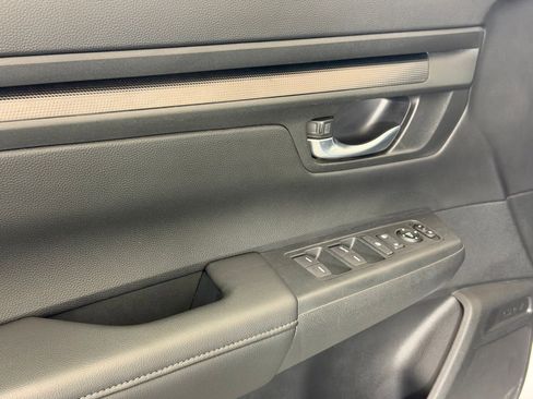 Used 2025 Honda CR-V LX image 14