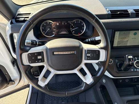 Used 2022 Land Rover Defender 90 image 13