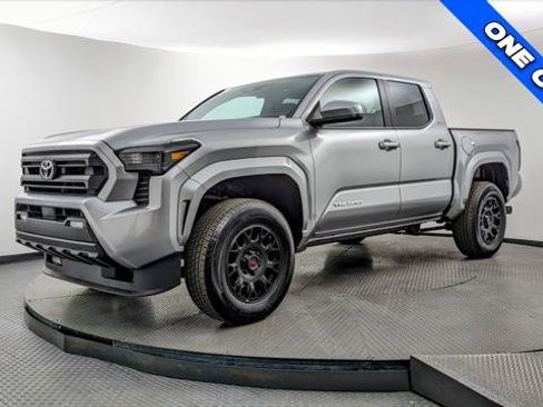 Used 2025 Toyota Tacoma SR5 RWD image 2