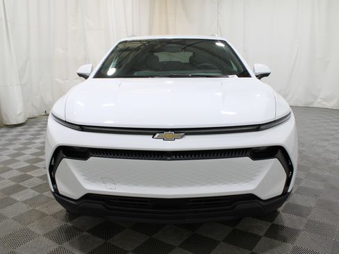 New 2026 Chevrolet Equinox EV LT image 39