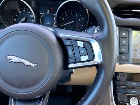 Used 2018 Jaguar XF Prestige AWD/4WD image 25