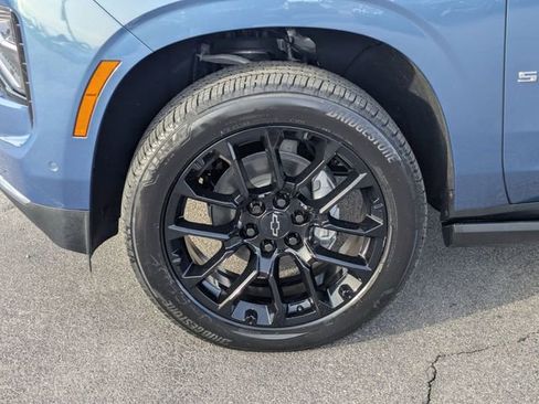 New 2025 Chevrolet Suburban High Country image 8