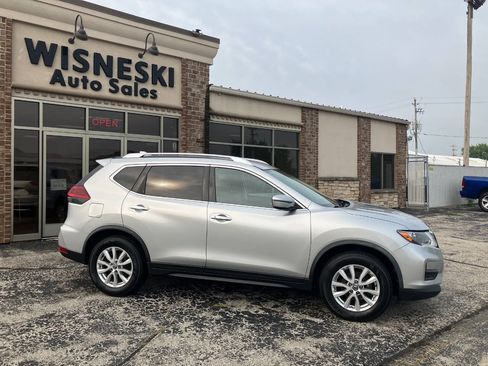 Used 2020 Nissan Rogue SV FWD image 2