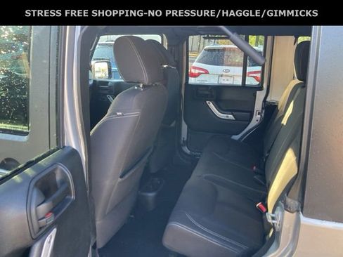 Used 2017 Jeep Wrangler Unlimited Sahara image 25