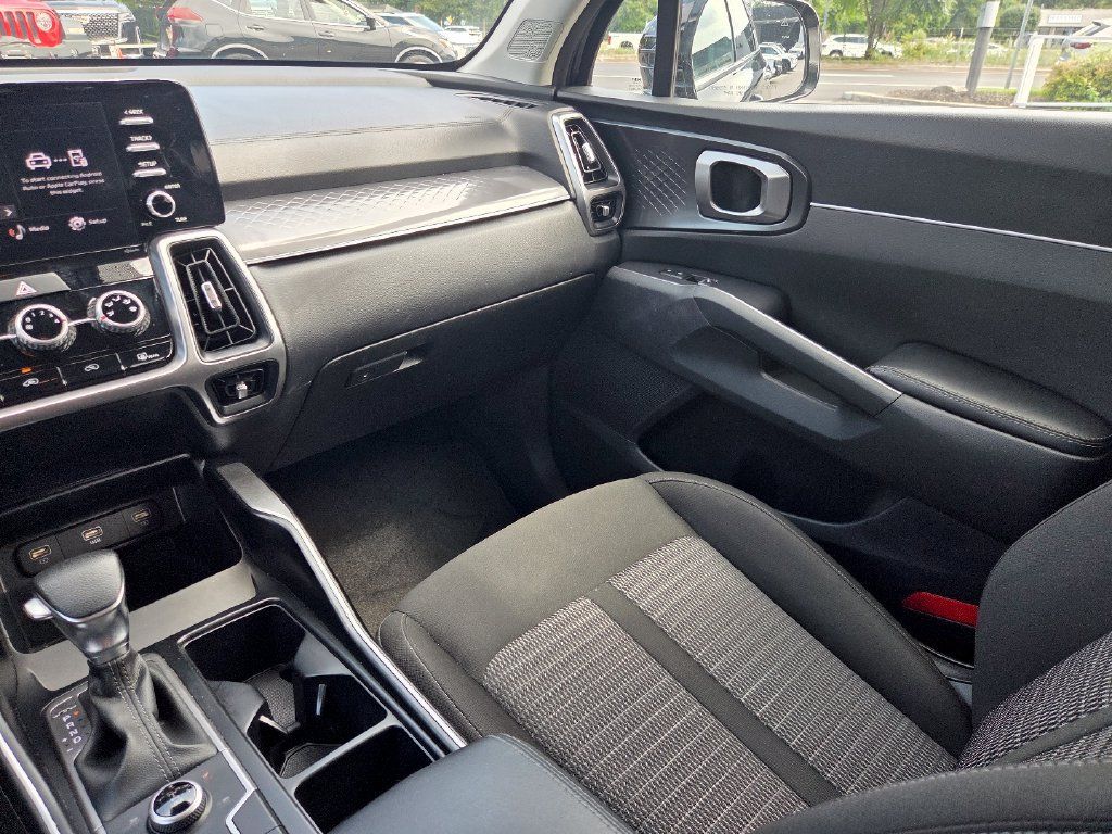 Used 2023 Kia Sorento LX AWD/4WD image 17