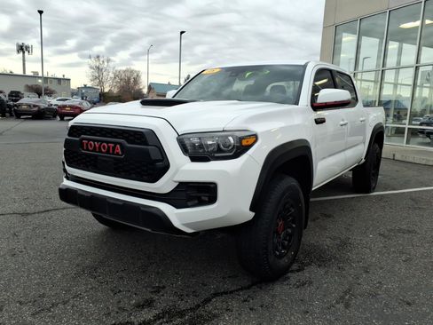Used 2018 Toyota Tacoma TRD Pro image 3