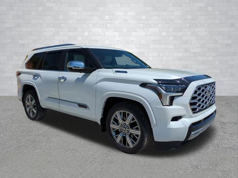 Used 2025 Toyota Sequoia 4WD image 2