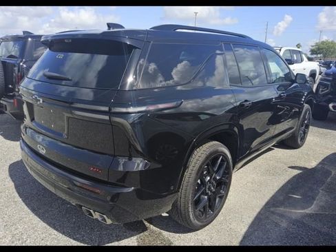 Used 2026 Chevrolet Traverse RS w/ LPO, Floor Liner Package FWD image 2