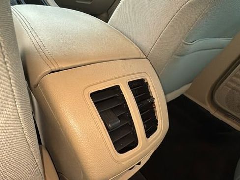 Used 2018 Ford Taurus SE image 21