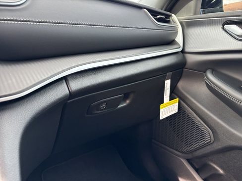 New 2025 Jeep Grand Cherokee Altitude image 33