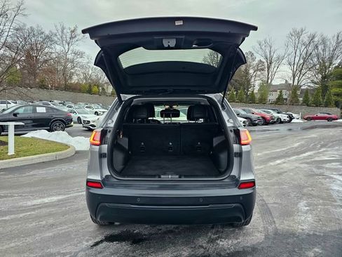 Used 2019 Jeep Cherokee Latitude Plus w/ Comfort/Convenience Group image 10