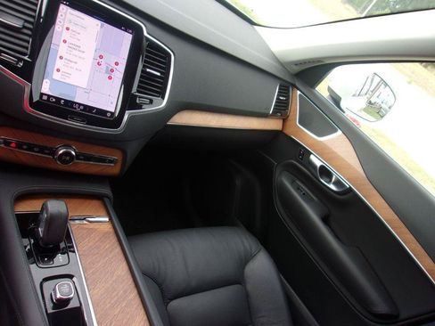 Used 2024 Volvo XC90 B5 Plus AWD/4WD image 20