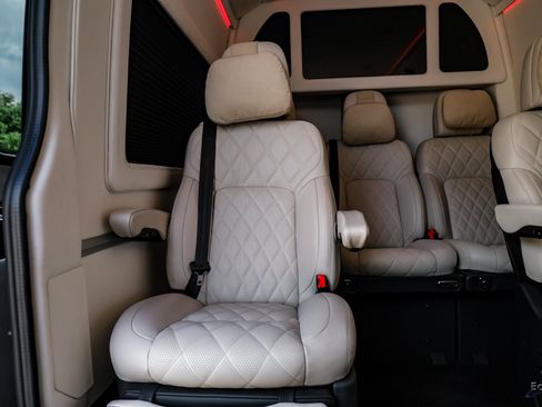 Used 2022 Mercedes-Benz Sprinter 2500 image 58