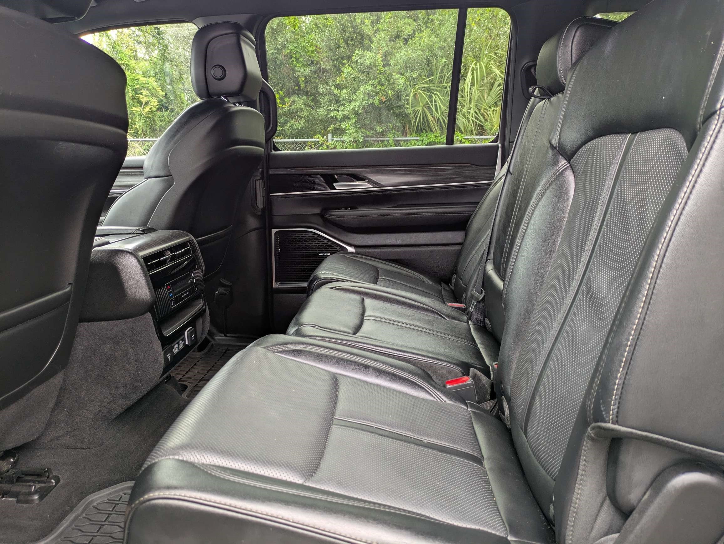 Used 2024 Jeep Wagoneer L Series II w/ Flexible Seating Group RWD image 16