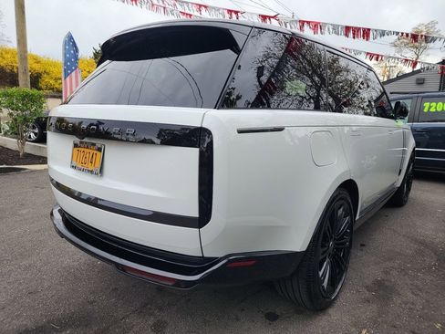 Used 2025 Land Rover Range Rover SE AWD/4WD image 3