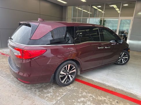 Used 2018 Honda Odyssey Elite image 2