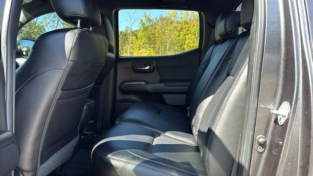 Used 2022 Toyota Tacoma TRD Off-Road AWD/4WD image 26