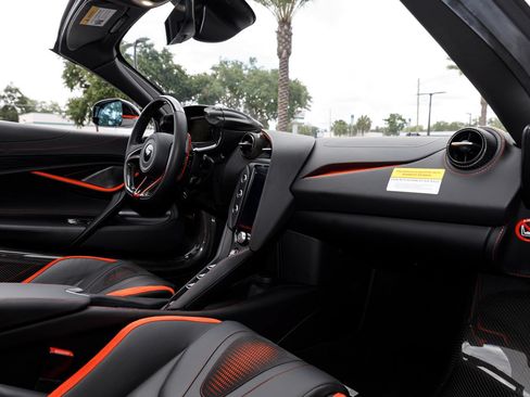 Used 2024 McLaren 750S Spider RWD image 65