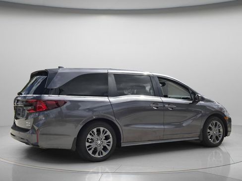 Used 2026 Honda Odyssey Touring image 7