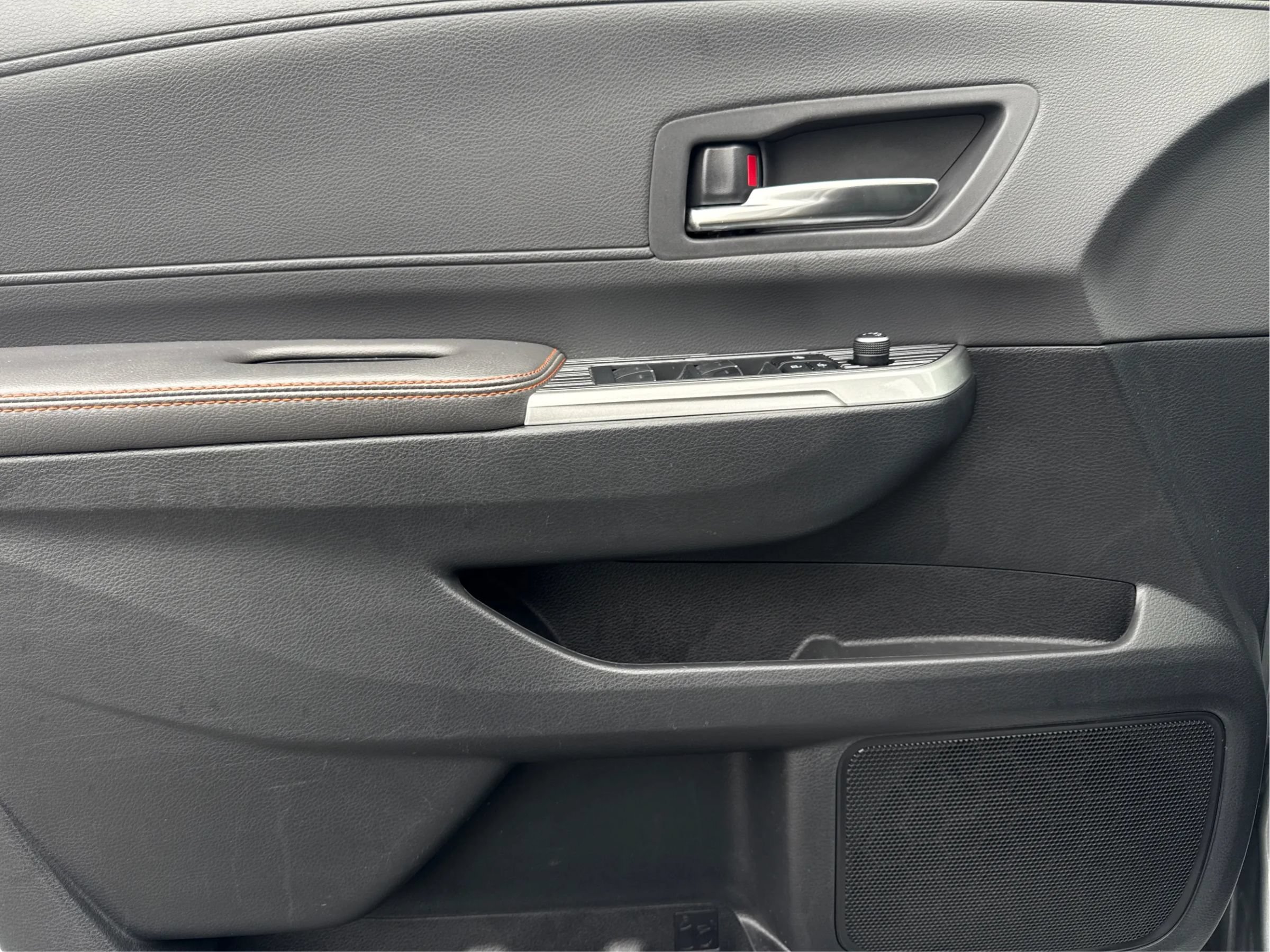 Used 2022 Toyota Sienna XSE FWD image 39
