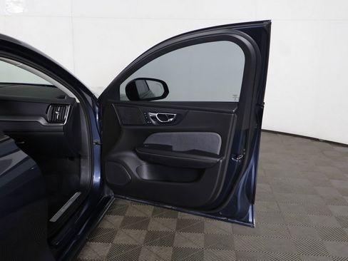 Used 2019 Volvo S60 T5 R-Design image 23