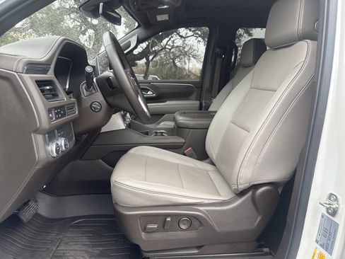 Used 2023 GMC Yukon XL SLT w/ SLT Premium Package image 11