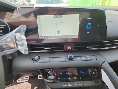 New 2025 Hyundai Elantra SEL image 17