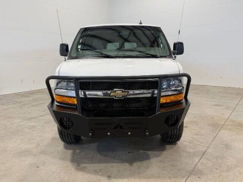 Used 2018 Chevrolet Express 3500 LT w/ LT Preferred Equipment Group RWD image 3