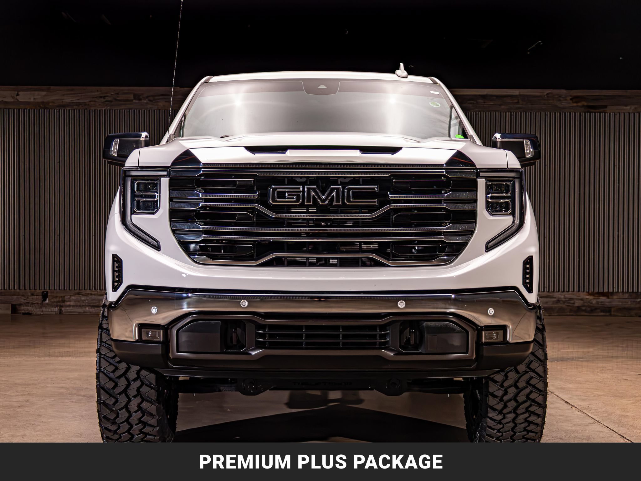 Used 2023 GMC Sierra 1500 SLT w/ SLT Premium Plus Package AWD/4WD image 4