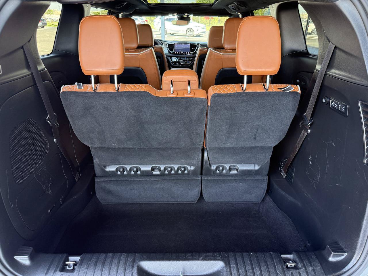 Used 2024 Chrysler Pacifica Pinnacle FWD image 52
