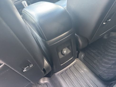 Used 2018 Dodge Journey Crossroad w/ Nav & Sun Group FWD image 31