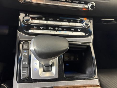 Used 2018 Genesis G90 3.3T Premium RWD image 35