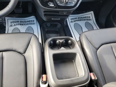 New 2026 Chrysler Pacifica Select image 21