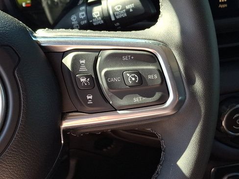 Used 2025 Jeep Wrangler Unlimited Sahara w/ Safety Group AWD/4WD image 21