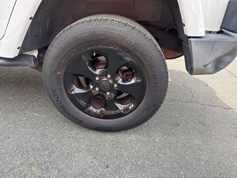 Used 2015 Jeep Wrangler Unlimited Sahara image 15