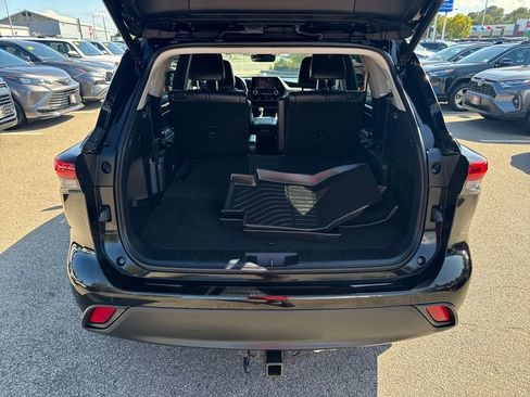 Used 2020 Toyota Highlander XLE image 11