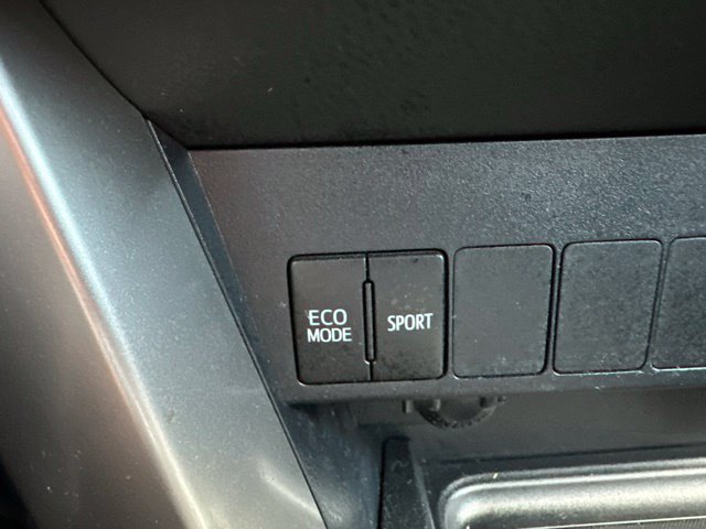 Used 2018 Toyota RAV4 XLE FWD image 10