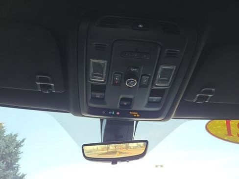 Used 2021 GMC Yukon XL Denali w/ Denali Premium Package image 30