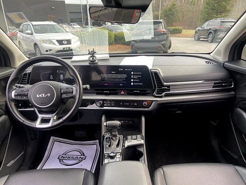 Used 2023 Kia Sportage EX image 16