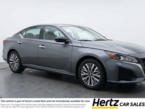 Used 2025 Nissan Altima 2.5 SV FWD image 1
