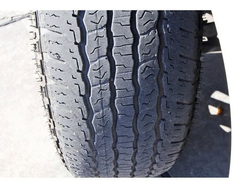 Used 2024 GMC Yukon AT4 w/ Technology Package image 27