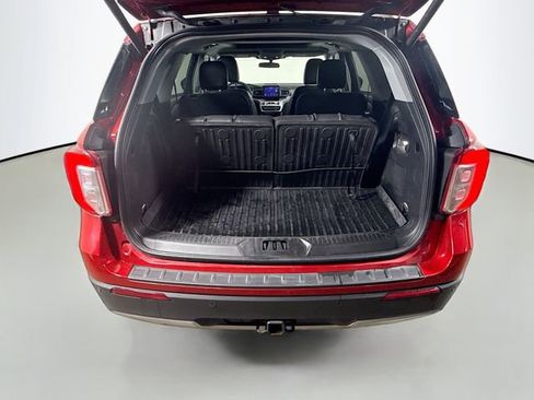 Used 2024 Ford Explorer XLT w/ Equipment Group 202A AWD/4WD image 28