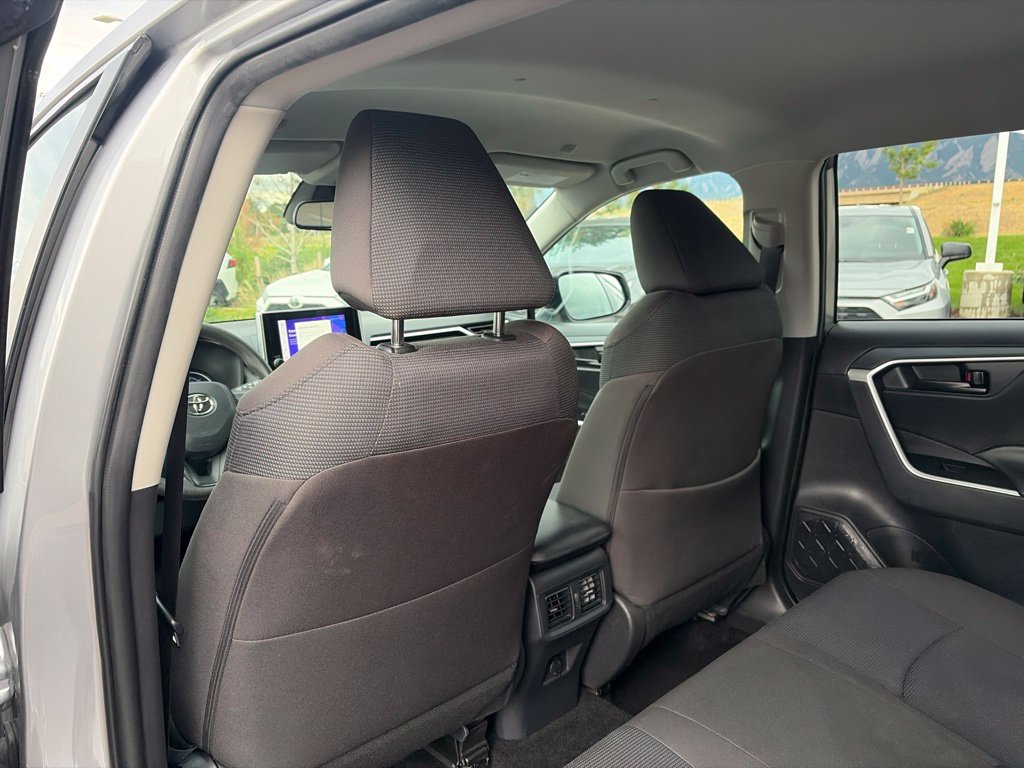 Used 2025 Toyota RAV4 LE AWD/4WD image 19