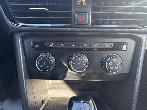 Used 2022 Volkswagen Taos SE image 19