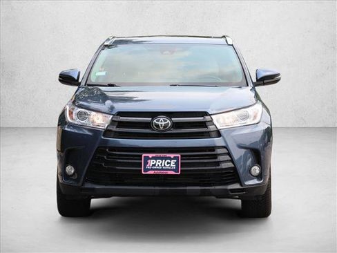 Used 2019 Toyota Highlander XLE AWD/4WD image 2
