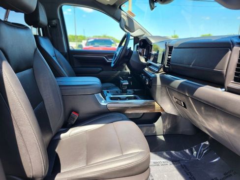 Used 2023 Chevrolet Silverado 1500 LT Trail Boss w/ Convenience Package II AWD/4WD image 9