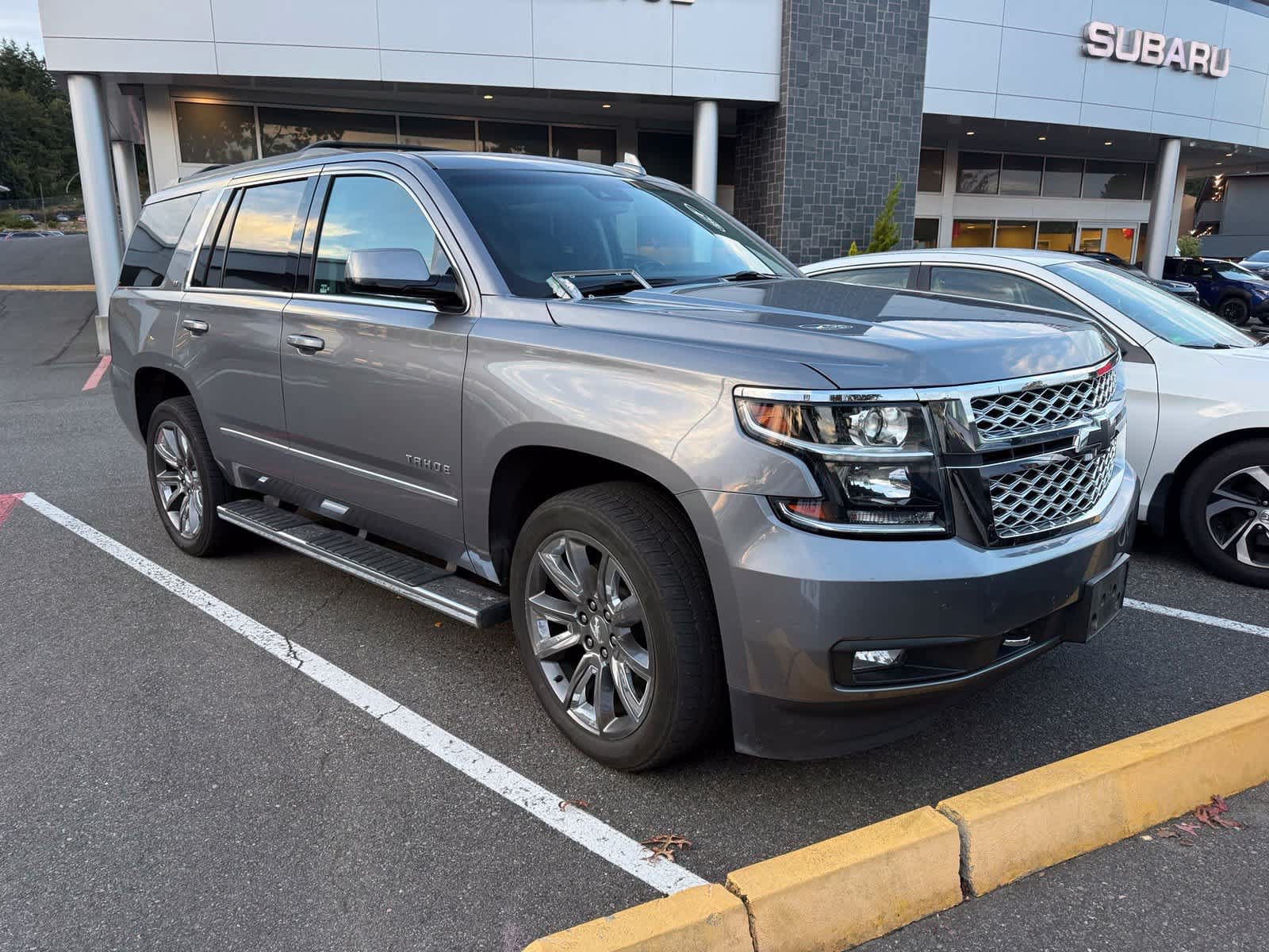 Used 2019 Chevrolet Tahoe LT w/ LT Signature Package AWD/4WD image 4