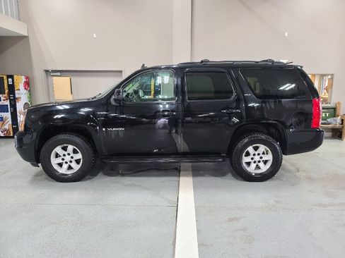 Used 2009 GMC Yukon SLT w/ Preferred Package image 1