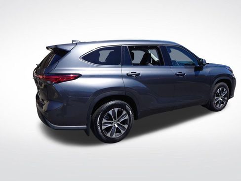 Used 2020 Toyota Highlander XLE AWD/4WD image 6
