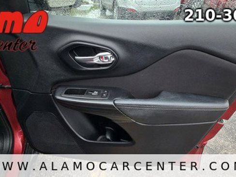 Used 2017 Jeep Cherokee Latitude FWD image 19